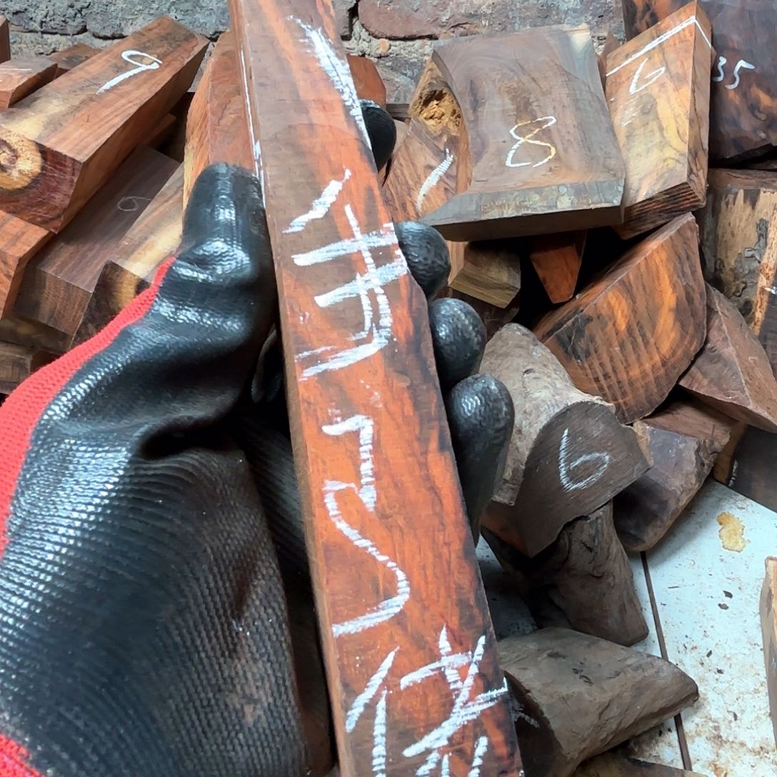 木手*佬大红手把件工艺木头