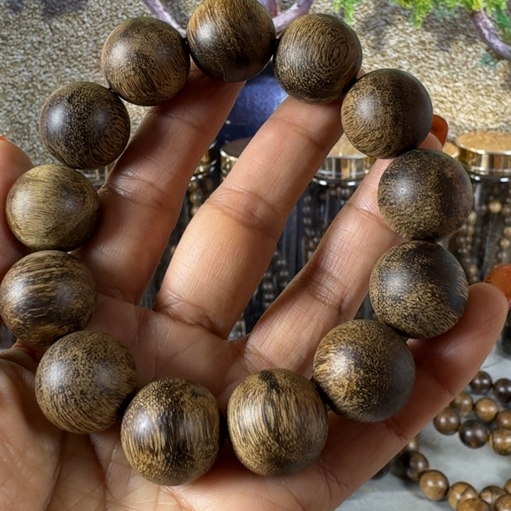 沉香手串我***心达拉干虎纹瘤