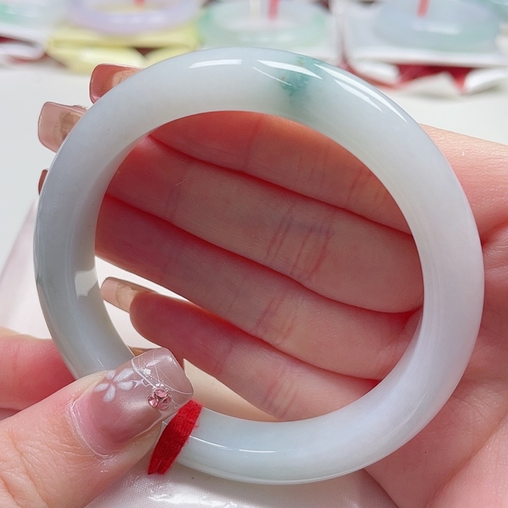 翡翠手镯未镶嵌缅甸