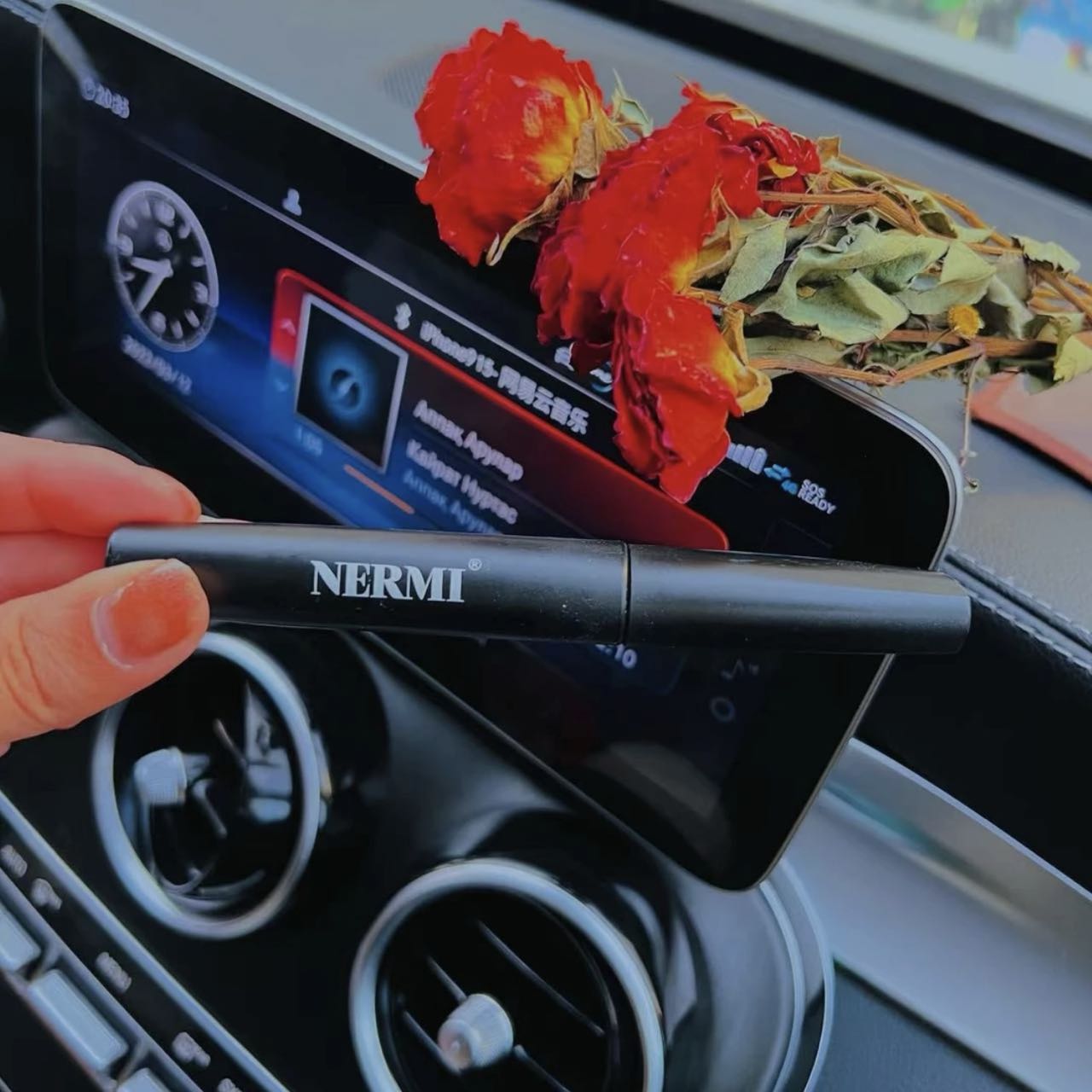 Nermi奈乐美自然顺畅睫毛膏  