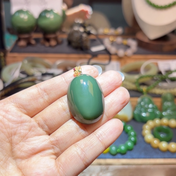 和田玉18K金镶嵌颈饰