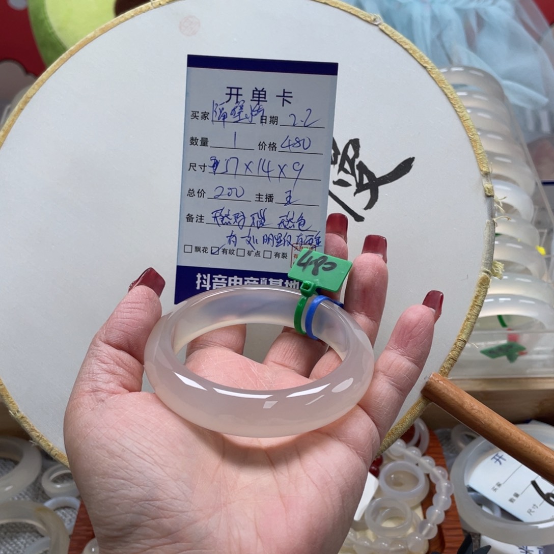 玛瑙/玉髓手镯未镶嵌隔****?