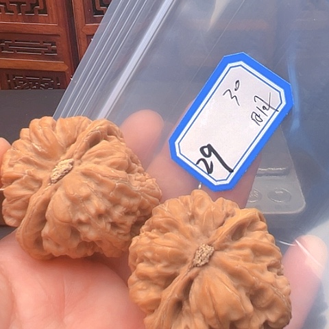 文玩核桃吊坠明*?粗筋