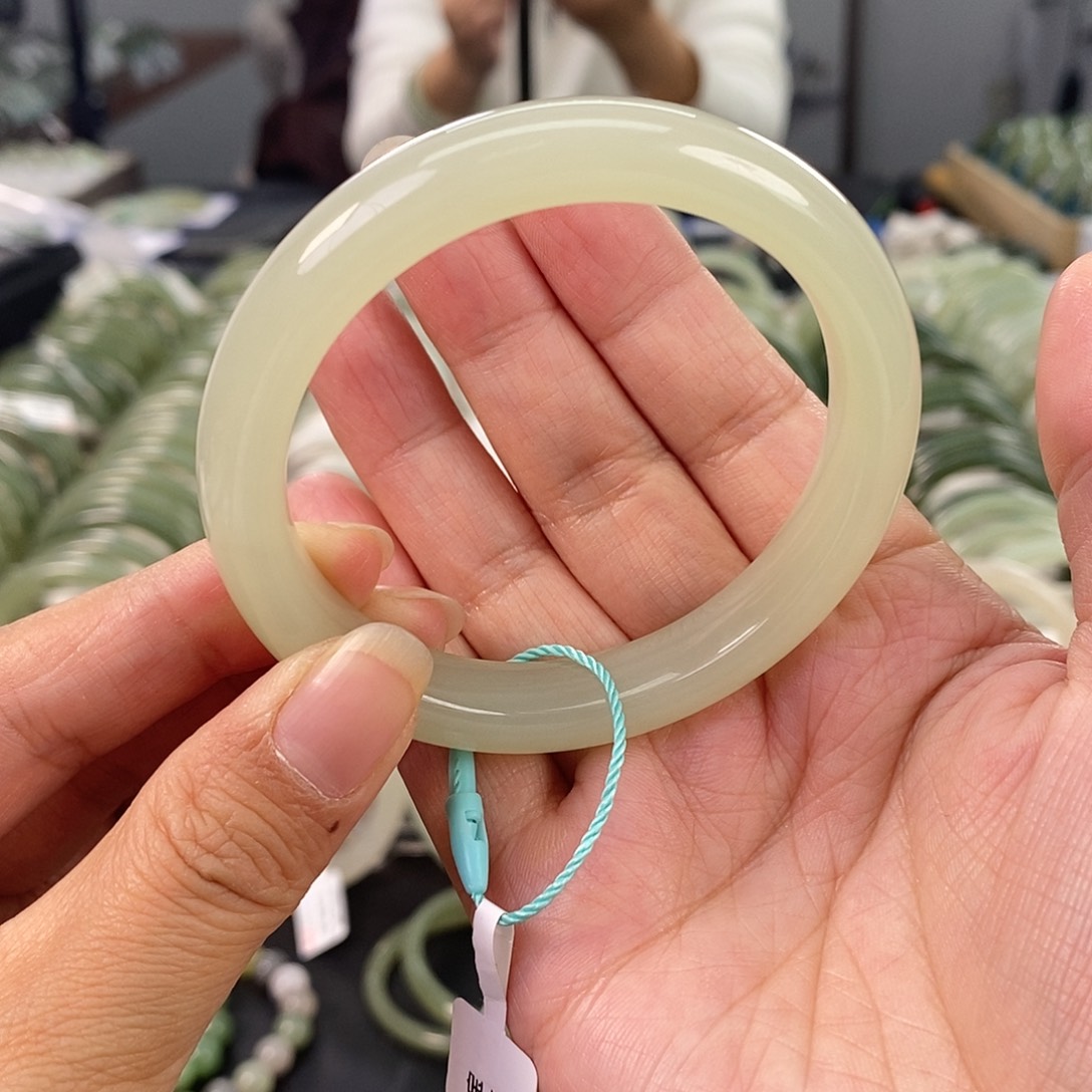 和田玉和田玉手镯55未镶嵌