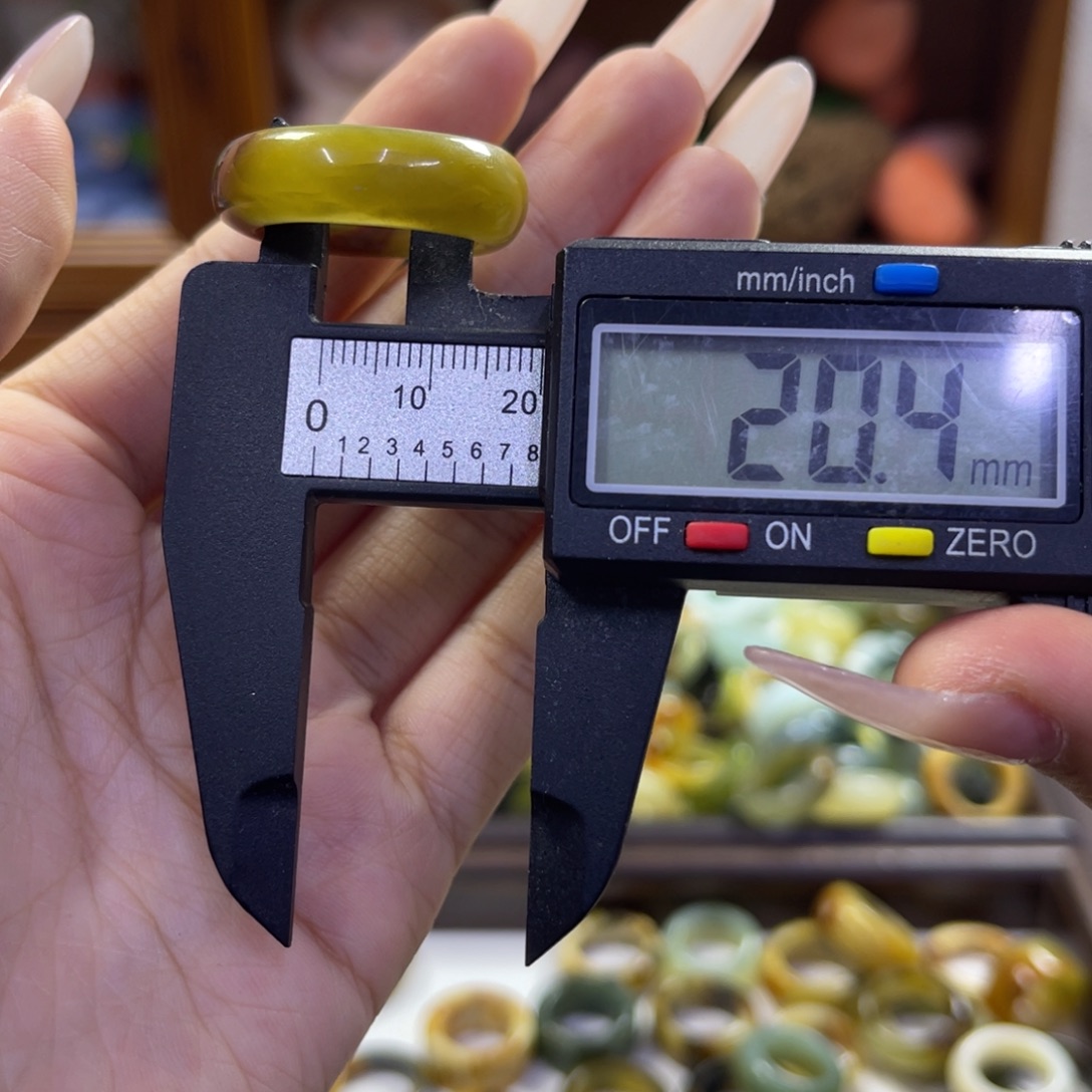 蛇纹石玉未镶嵌手镯瑕疵74