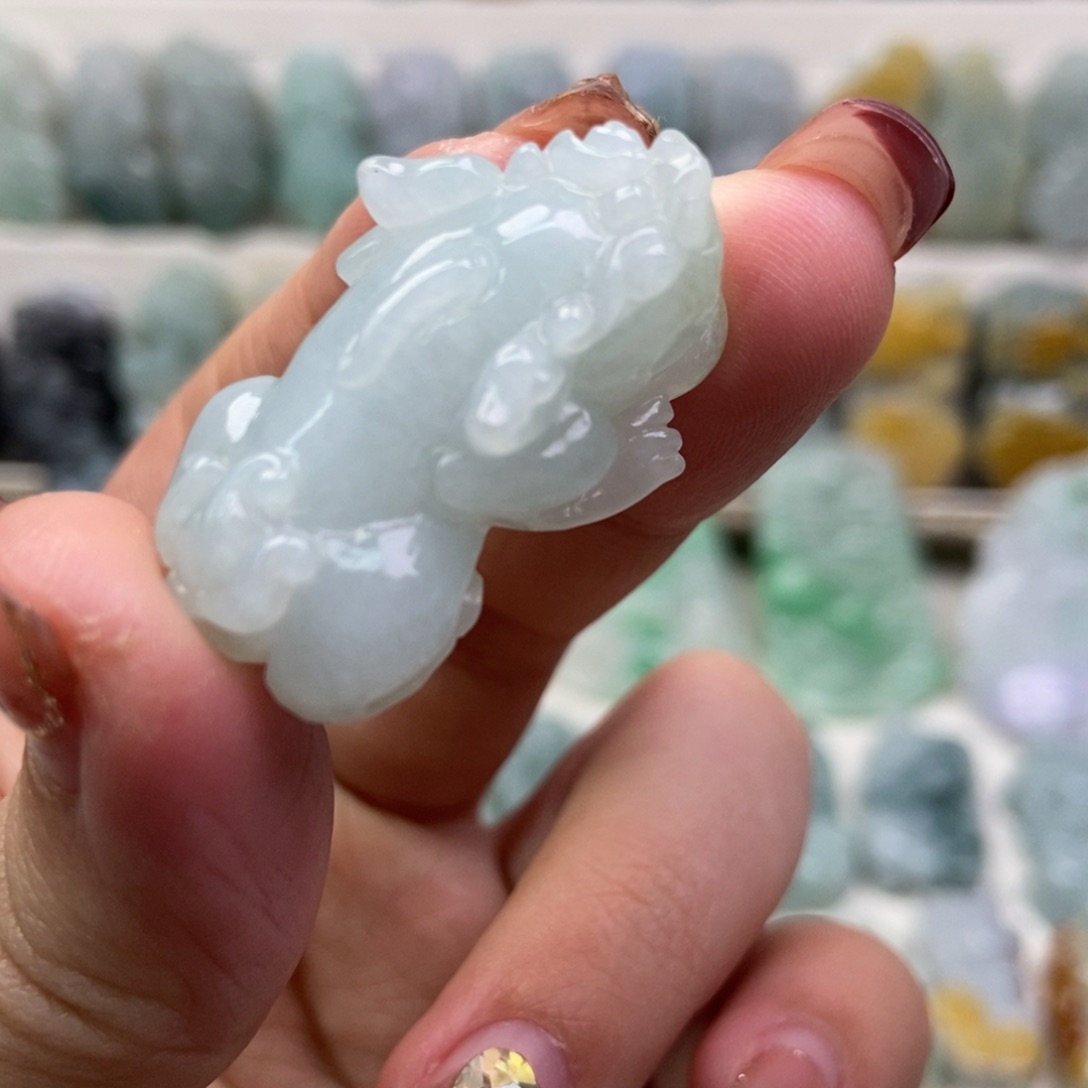 翡翠吊坠(赠链)未镶嵌