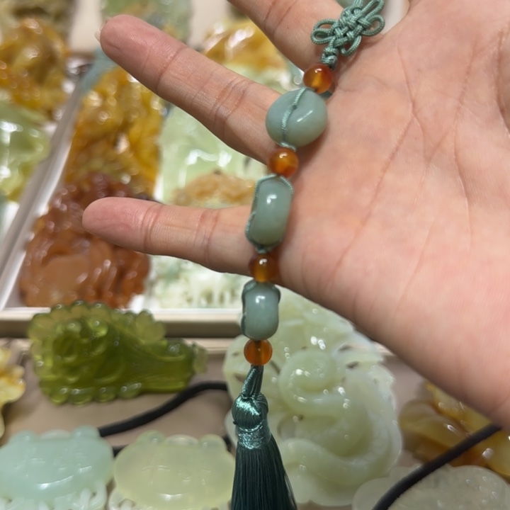 蛇纹石玉吊坠未镶嵌