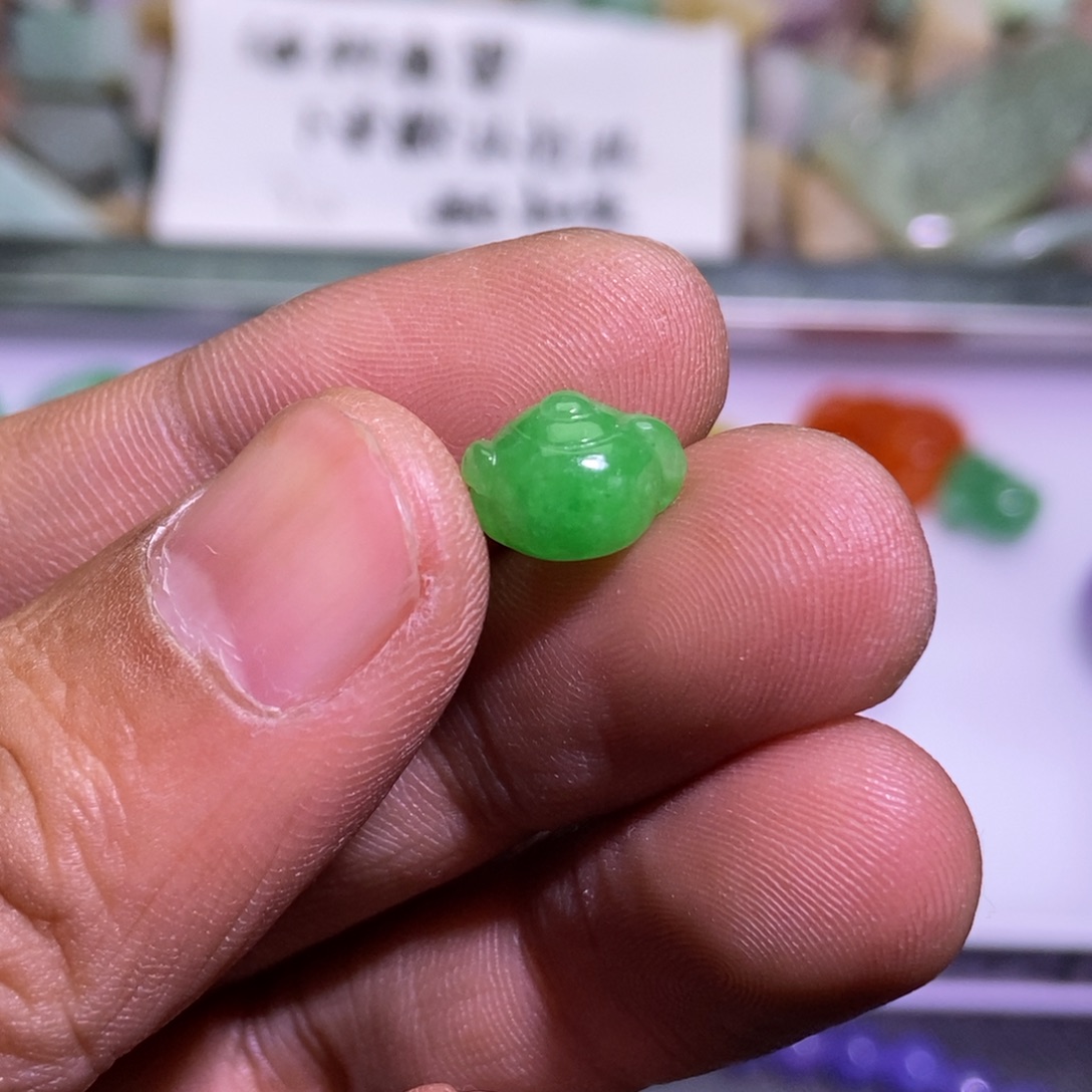 翡翠未镶嵌颈饰吊坠