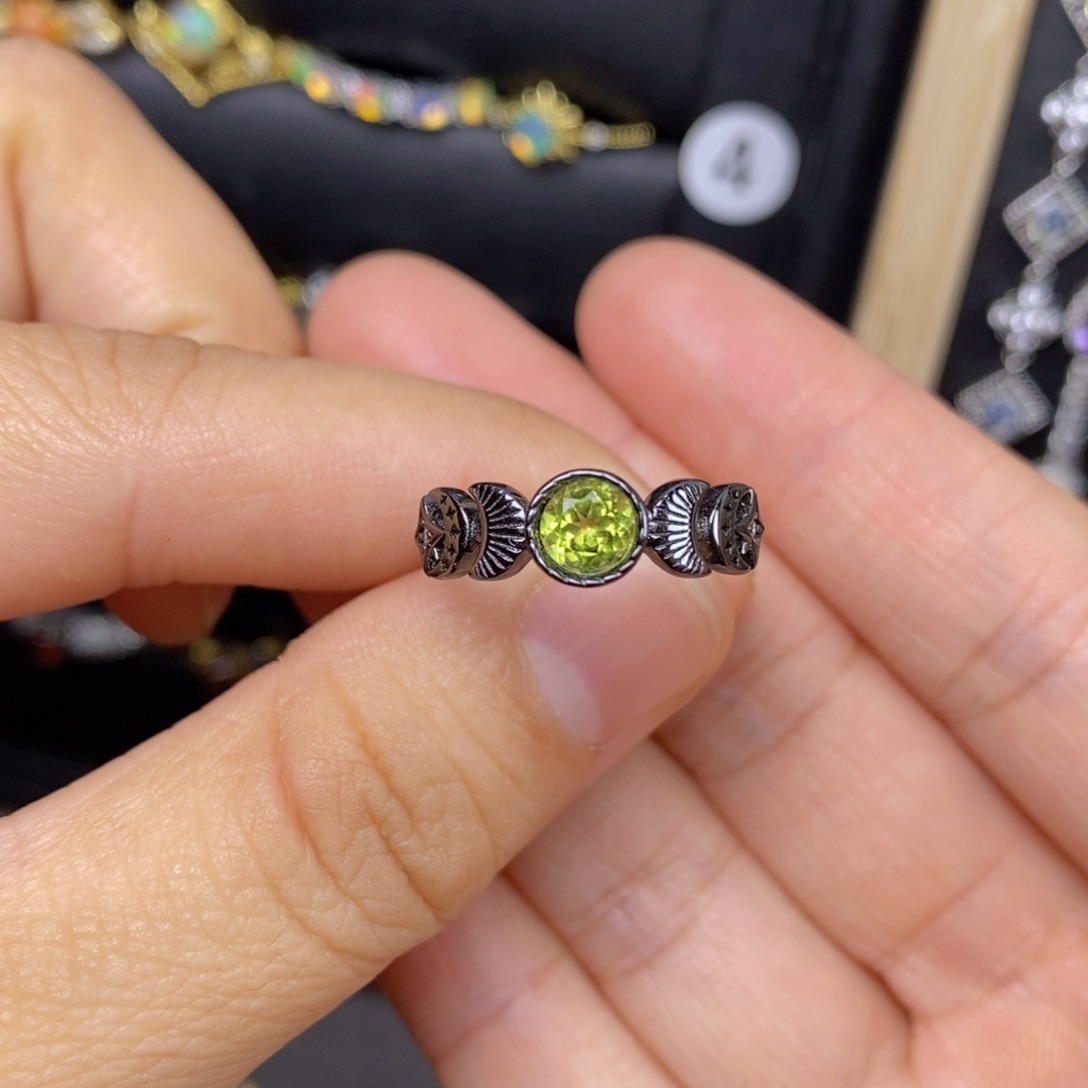 橄榄石戒指银S925镶嵌
