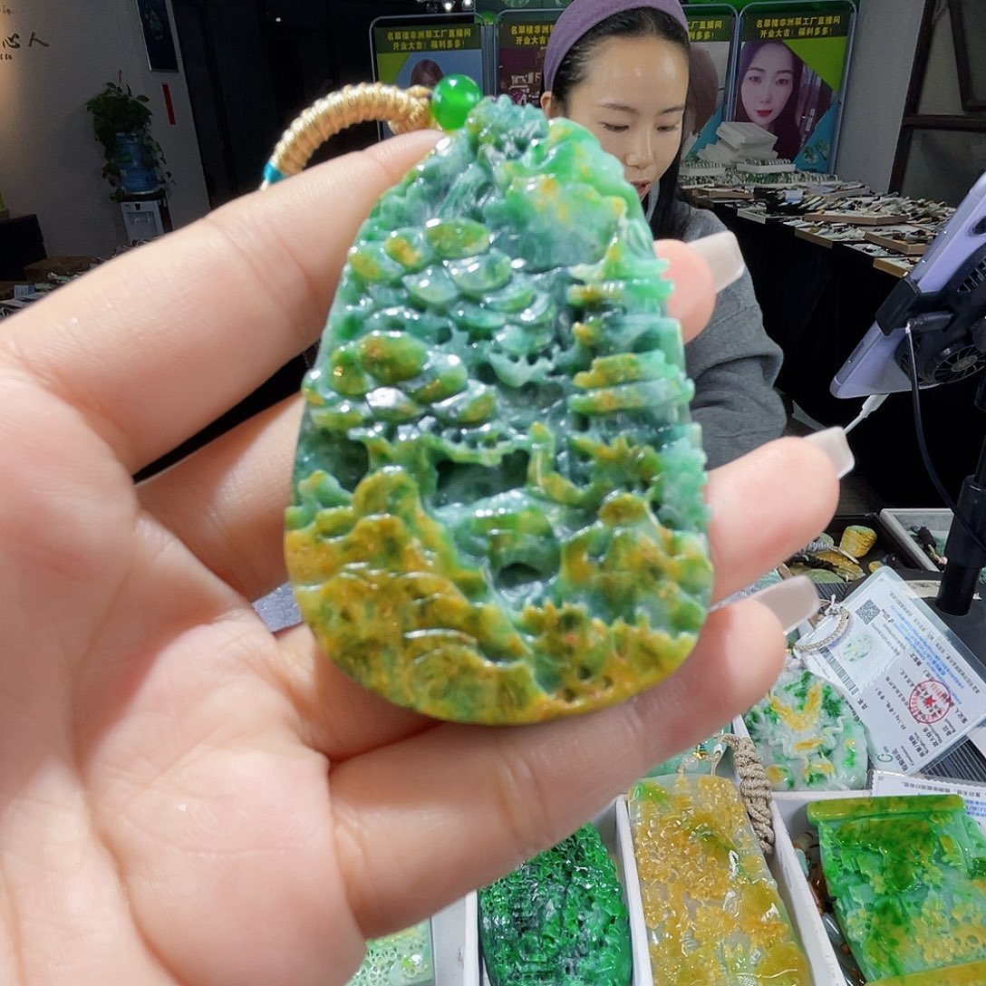 颈饰未镶嵌翡翠一