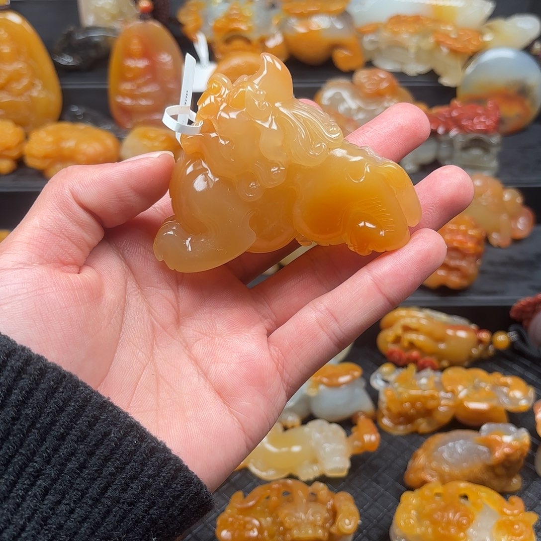 石英质玉（黄龙玉）未镶嵌貔貅