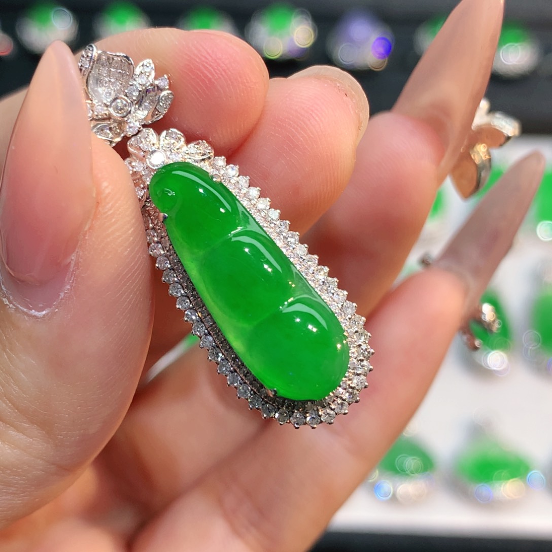 翡翠18K金镶嵌颈饰翡翠