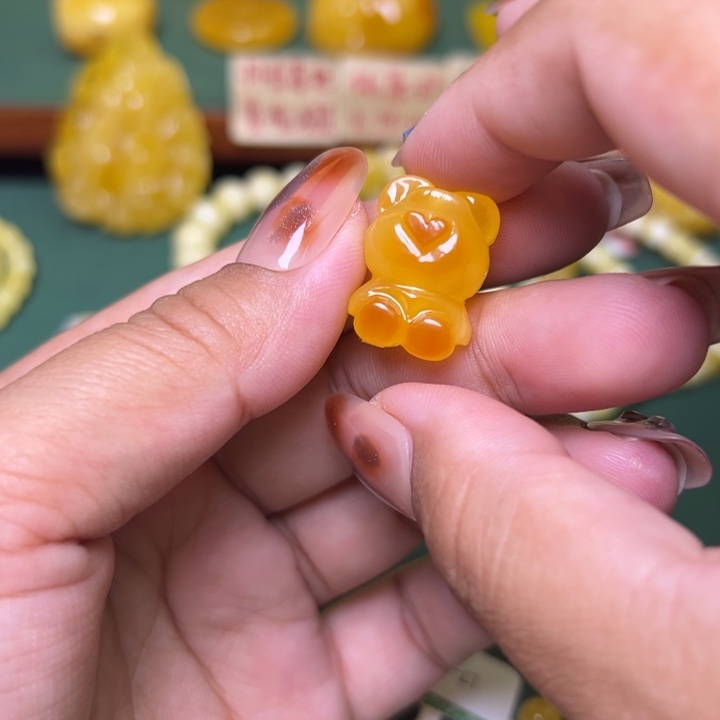 蜜蜡未镶嵌珠宝奇石