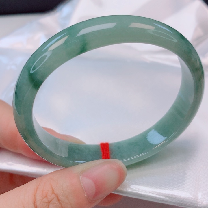 翡翠未镶嵌手镯（贵妃镯）