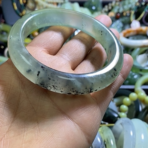 岫玉手镯未镶嵌59口径