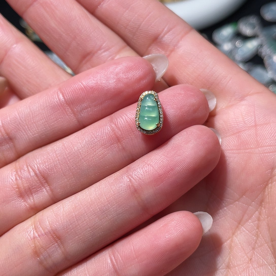 翡翠吊坠(不含链)18K金镶嵌C**e