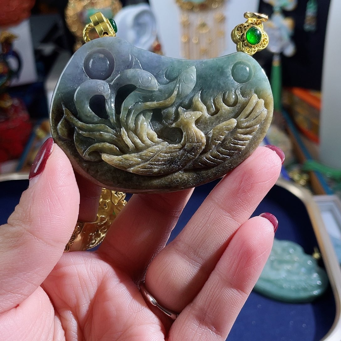 翡翠颈饰未镶嵌翡翠弯