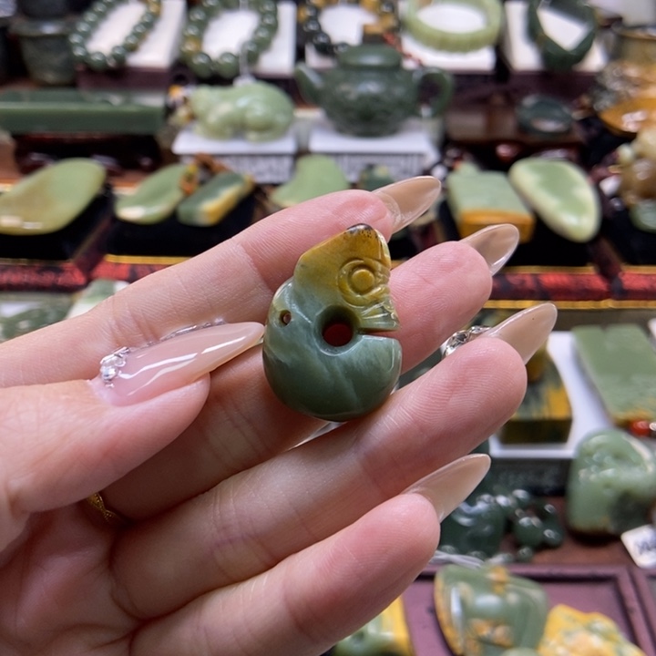 颈饰未镶嵌岫岩河磨玉（透闪石质玉）盲**拿
