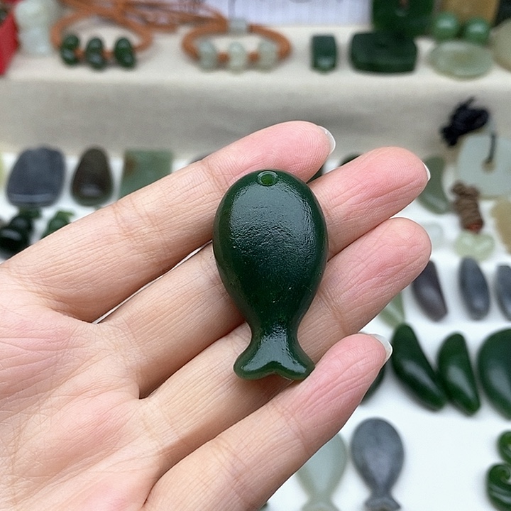 颈饰未镶嵌和田玉山**秀