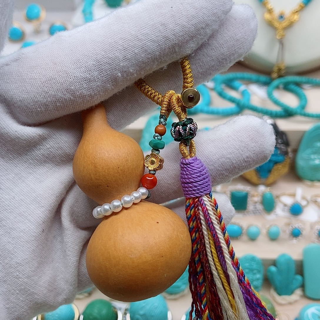 南红玛瑙配饰未镶嵌