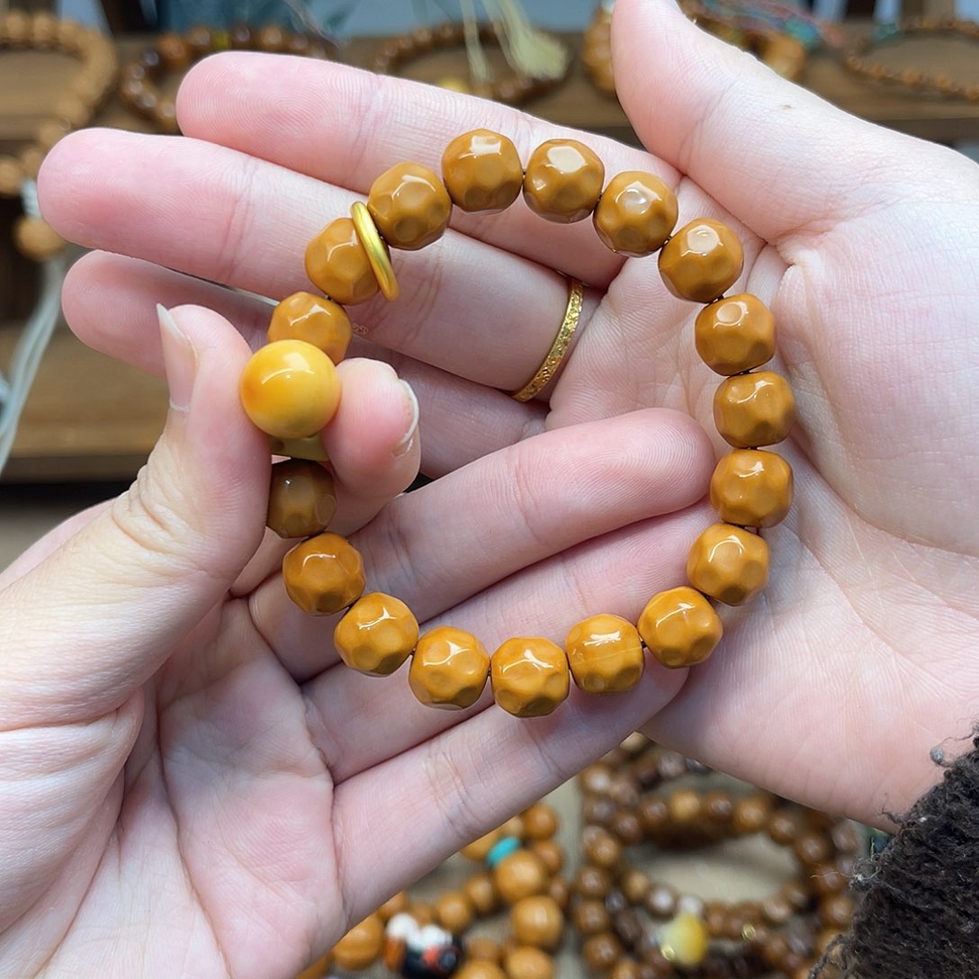 猴头核桃手串l****n搭配奶酪