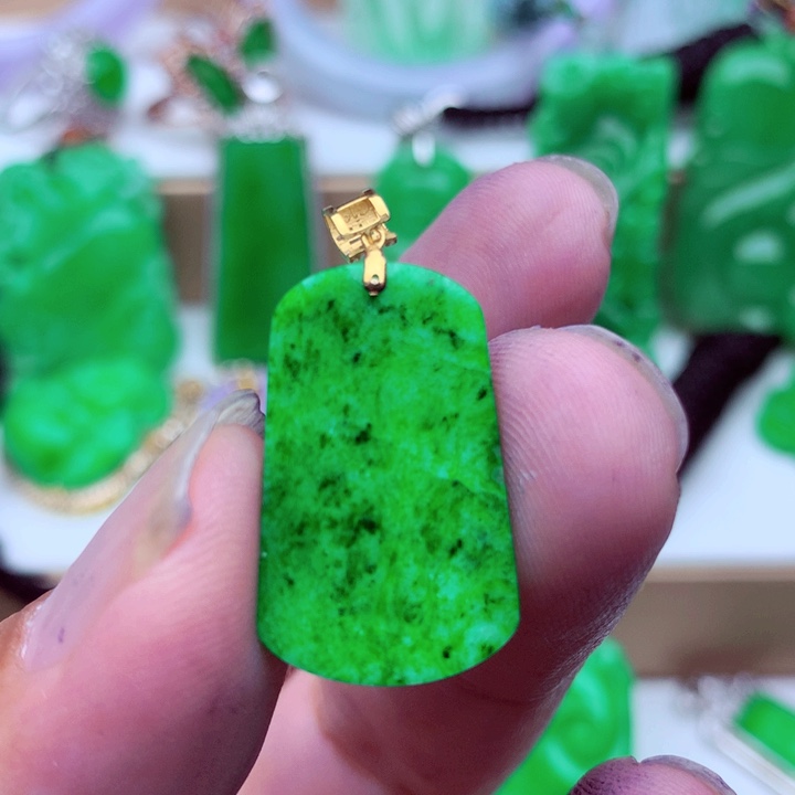 吊坠(不含链)未镶嵌翡翠