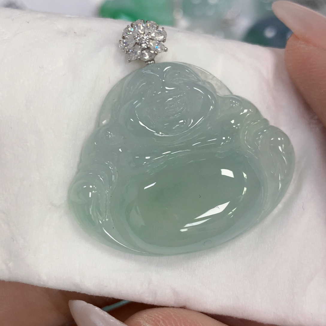 颈饰18K金镶嵌翡翠