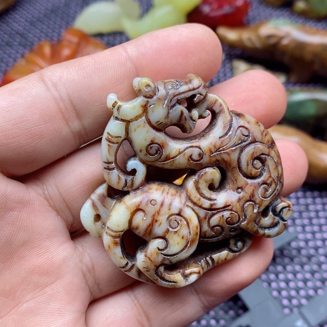 蛇纹石玉颈饰足银镀金镶嵌