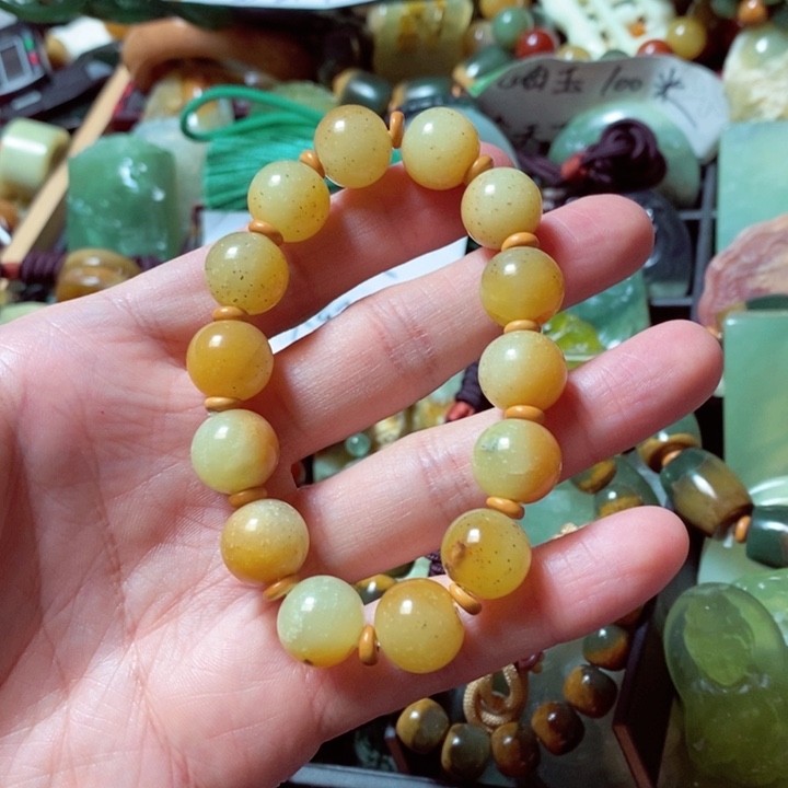 蛇纹石玉颈饰未镶嵌