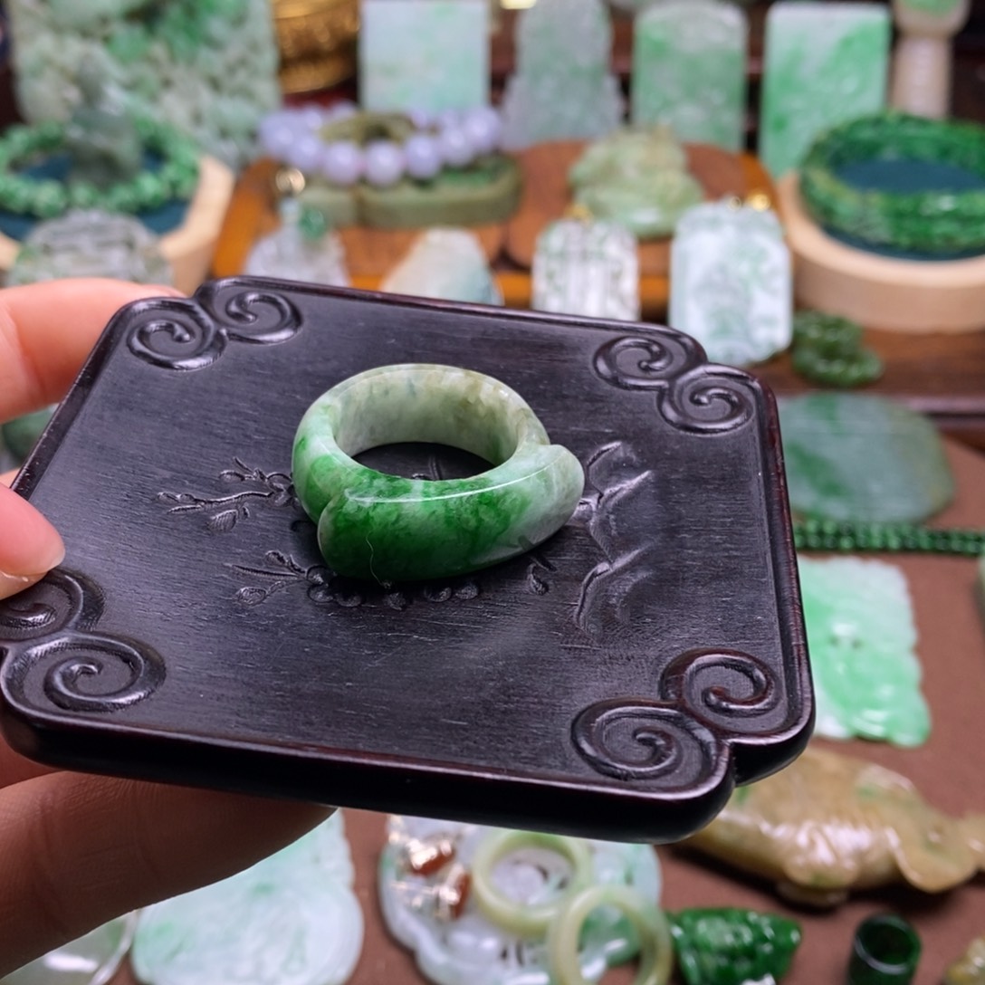 嘉***元翡翠未镶嵌颈饰1111111111111111