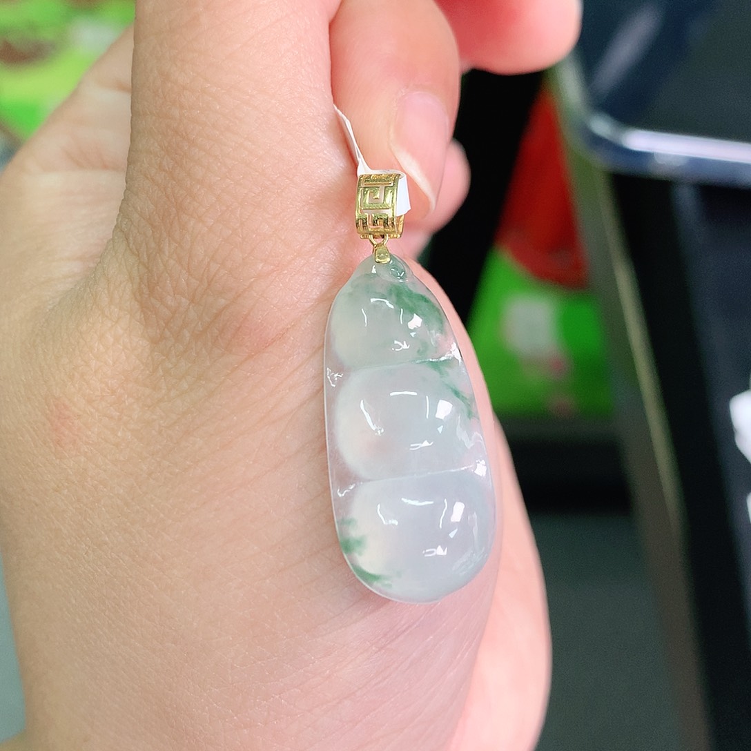 翡翠颈饰18K金镶嵌冰胶飘绿豆子29*13*5.6