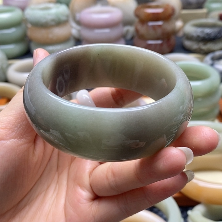 石英岩玉手镯未镶嵌