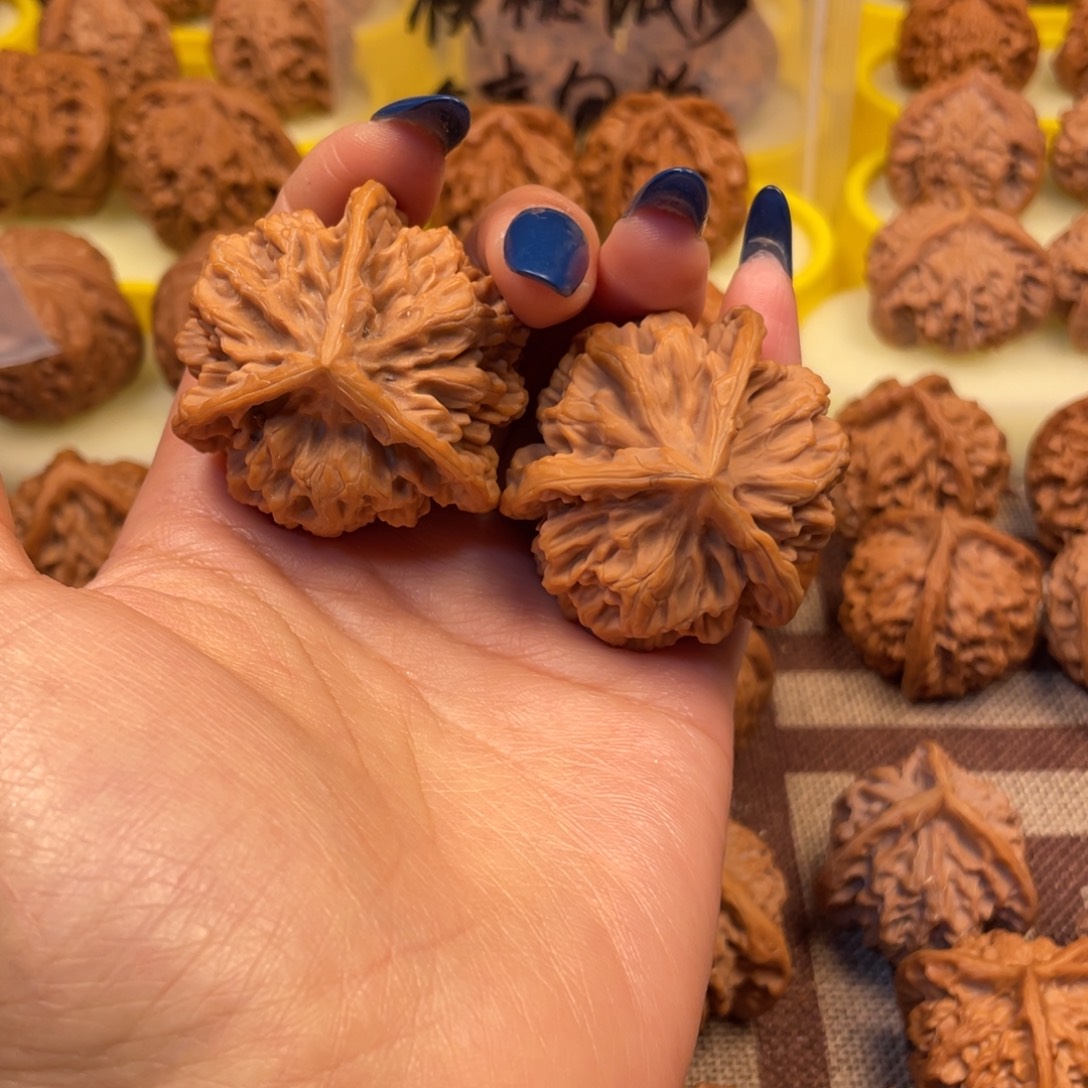 伟***~吊坠文玩核桃帝王三棱