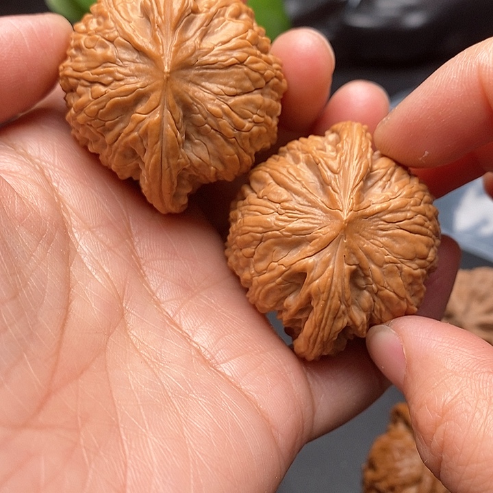 胖***鱼把件文玩核桃野生绣球42尺