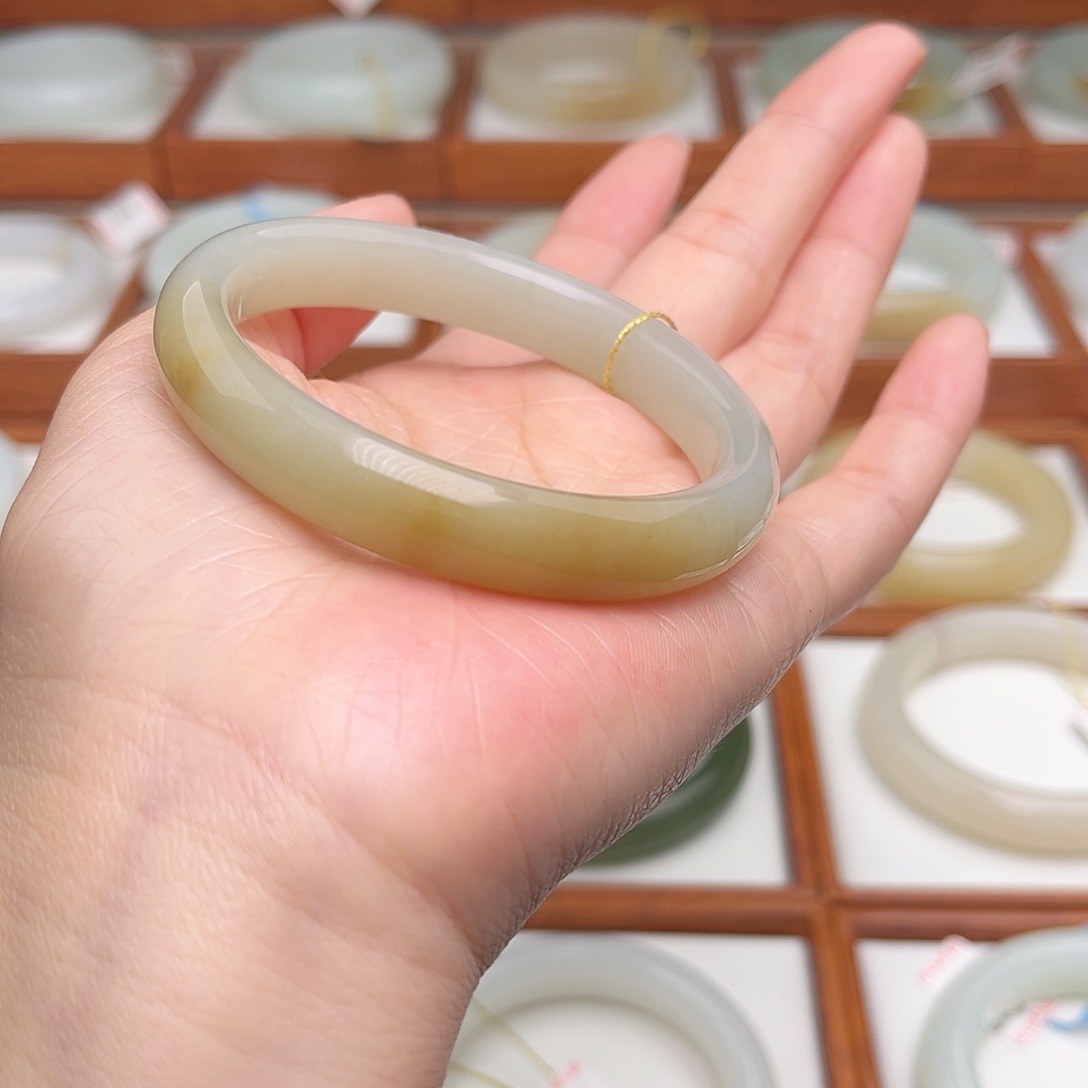 和田玉手镯未镶嵌55.6