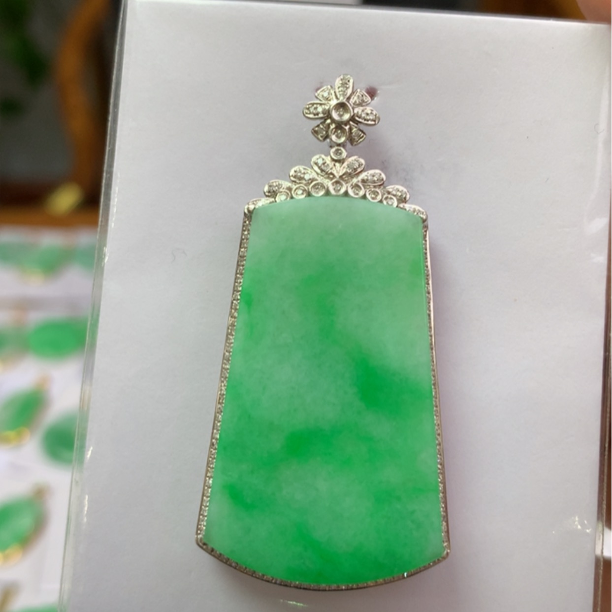 【闪购商品】翡翠颈饰18K金镶嵌翡翠