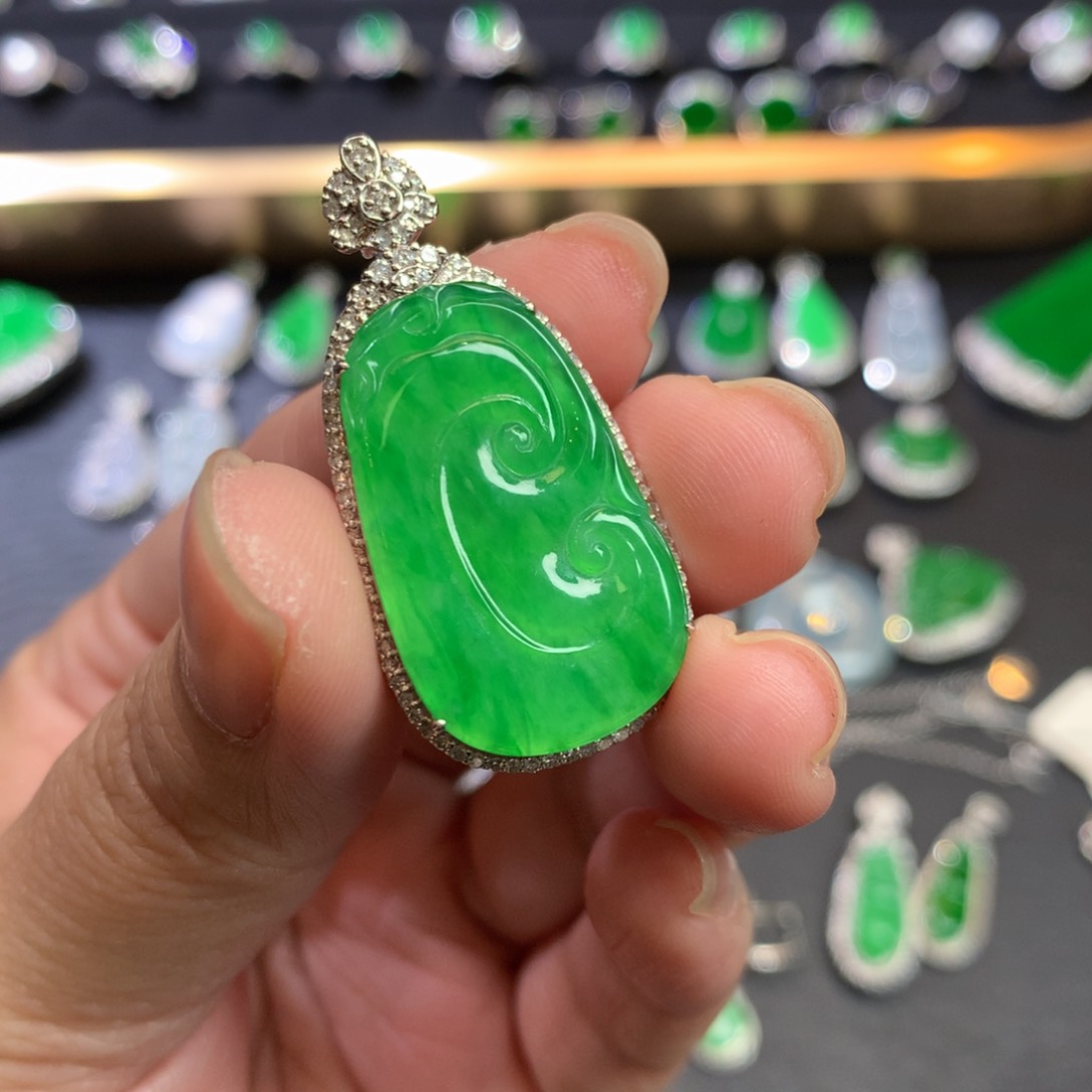 翡翠吊坠(不含链)18K金镶嵌