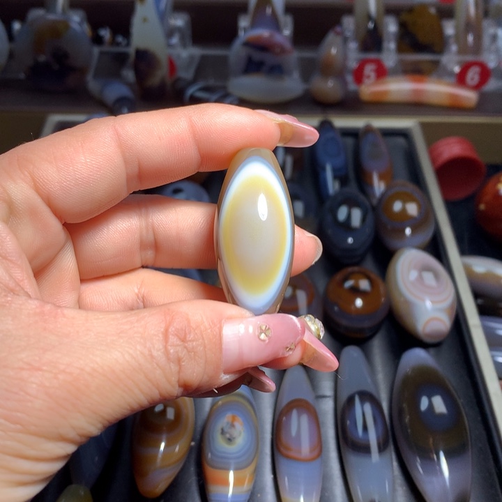 玛瑙/玉髓颈饰未镶嵌吊坠