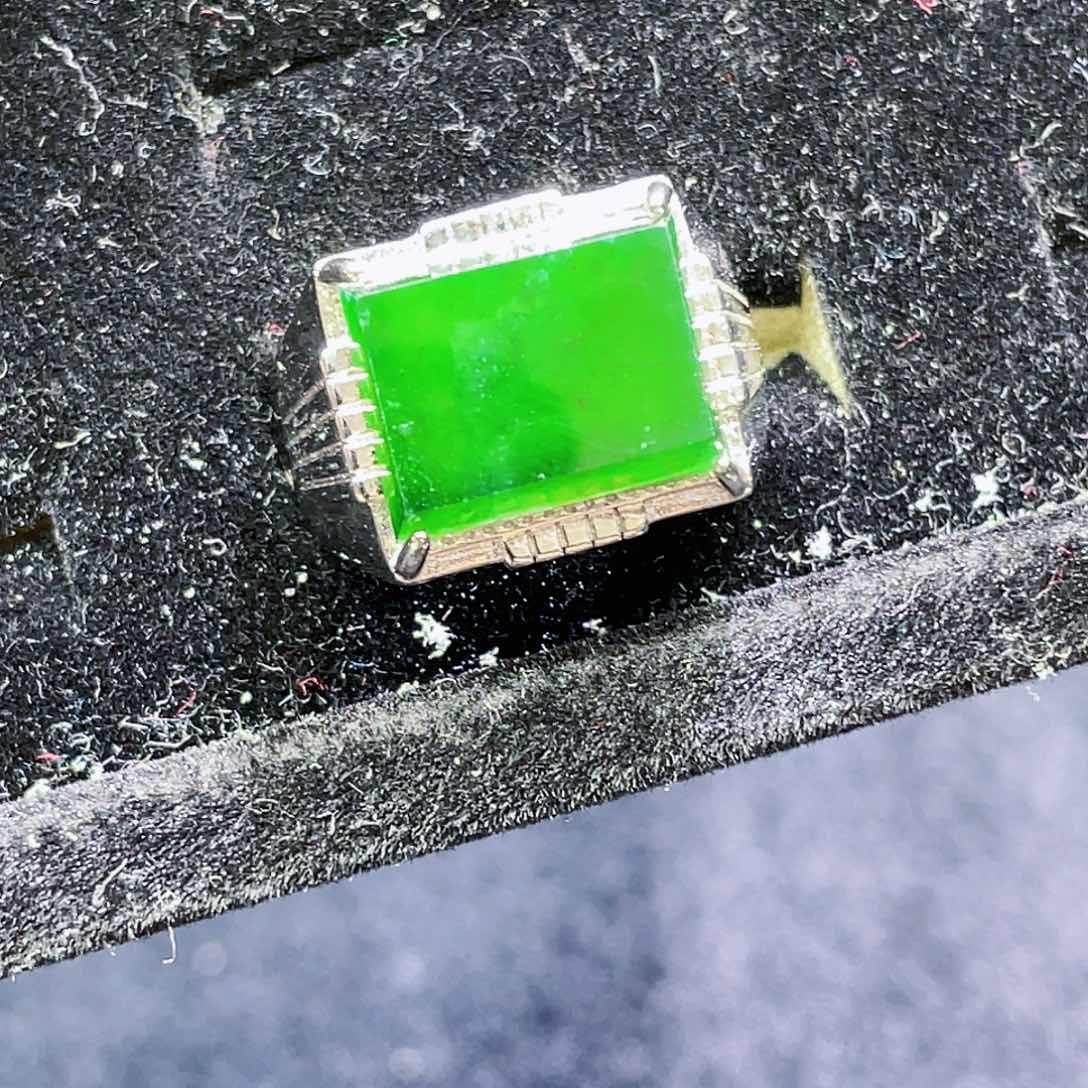 翡翠颈饰未镶嵌7，