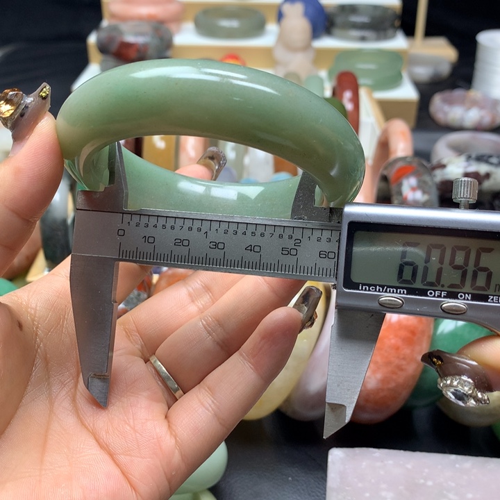 未镶嵌手镯石英质玉