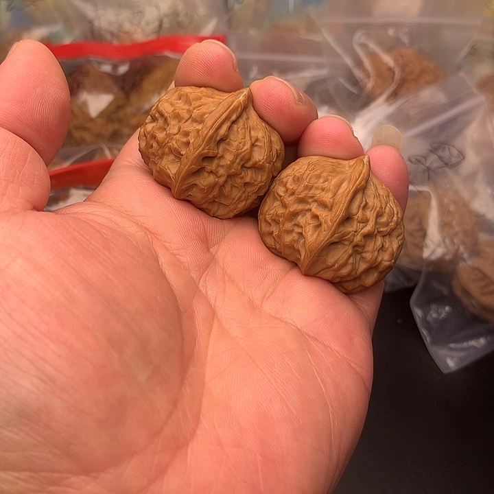 核桃37肚红皮玉枕元宝