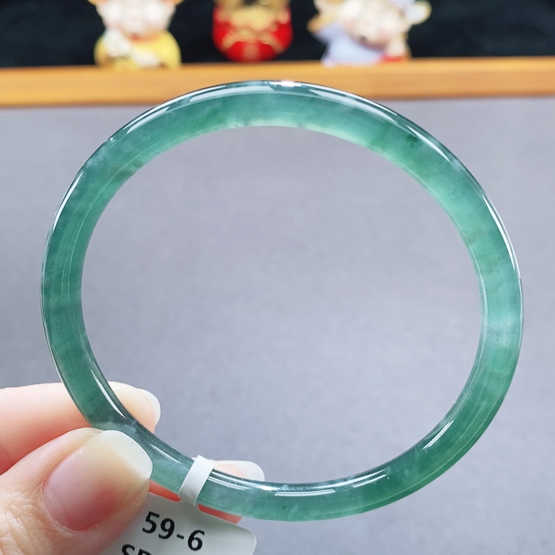 翡翠未镶嵌手镯95