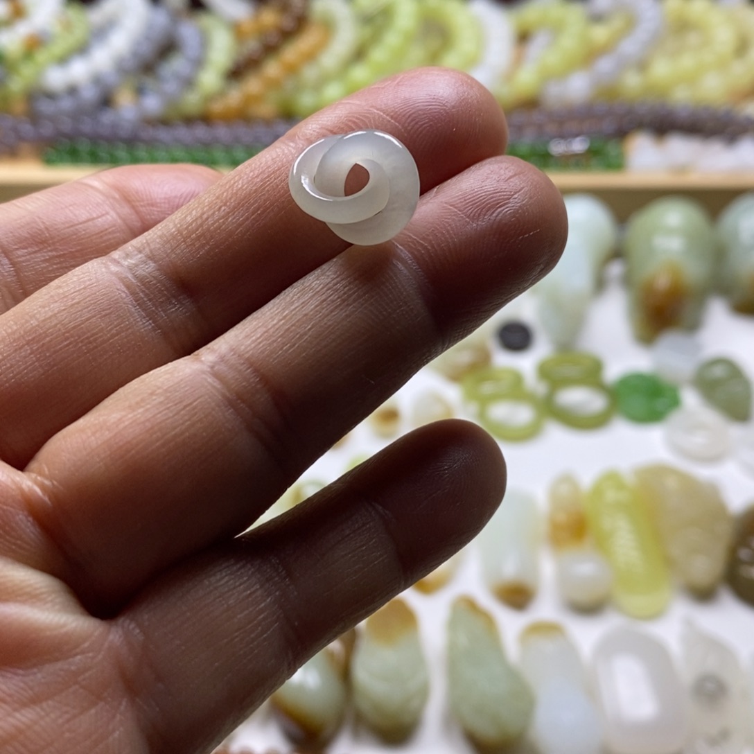 和田玉（糖玉）未镶嵌颈饰