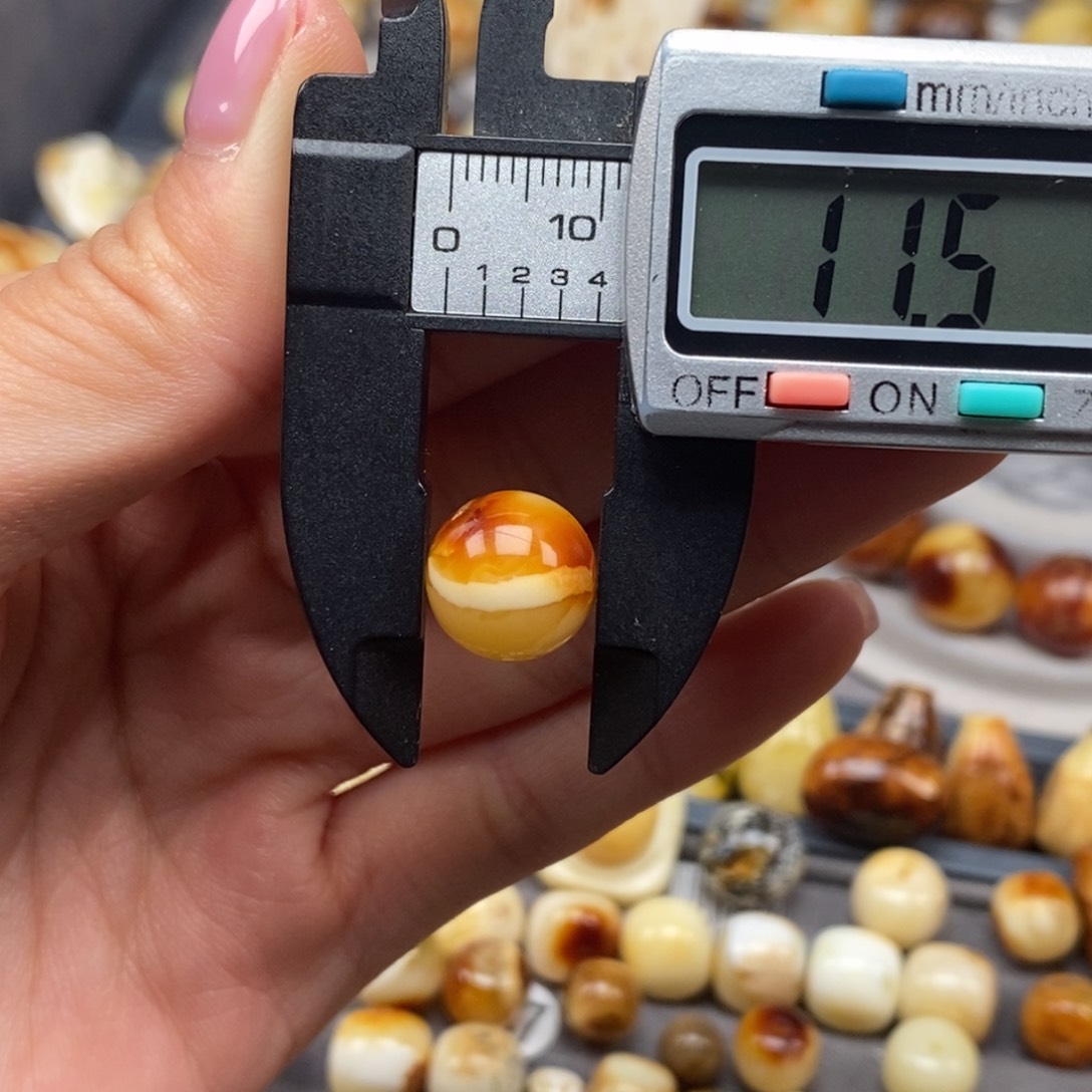 蜜蜡珠宝奇石未镶嵌