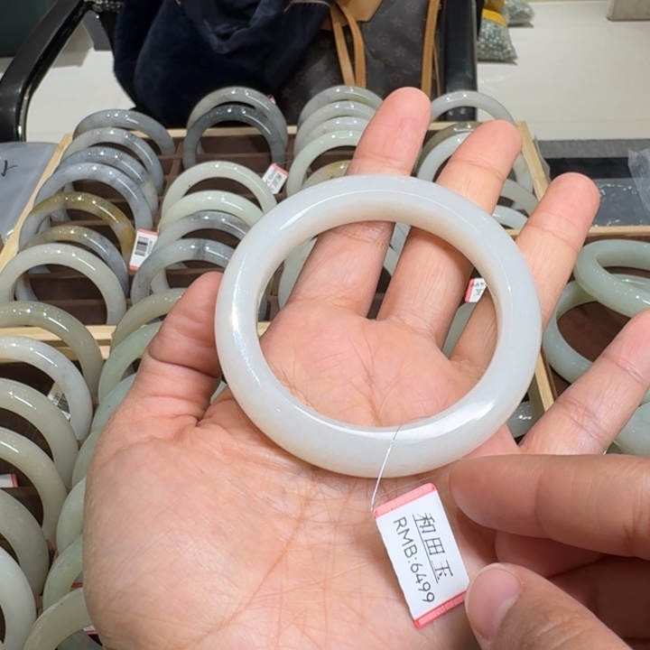 晟***美和田玉（糖玉）未镶嵌手镯