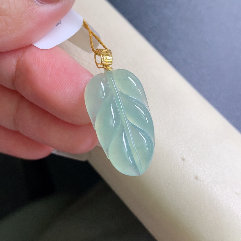【闪购商品】翡翠颈饰18K金镶嵌叶子