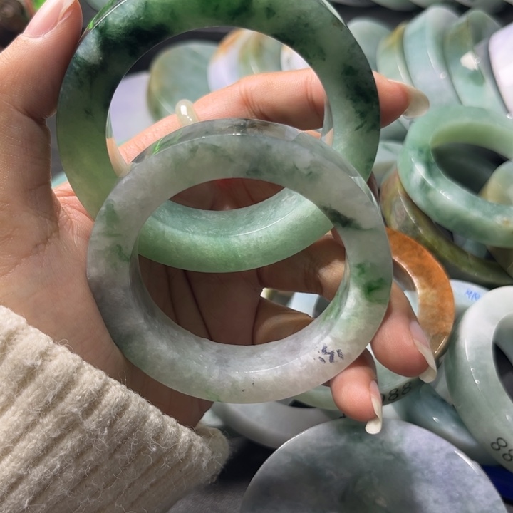 乐***果定制翡翠未镶嵌手镯翡翠