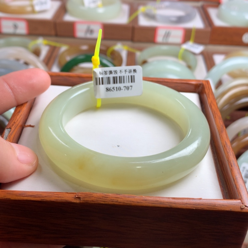 【闪购商品】和田玉手镯未镶嵌56