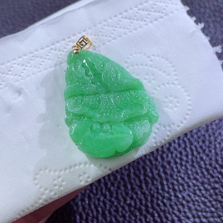 翡翠颈饰18K金镶嵌翡翠