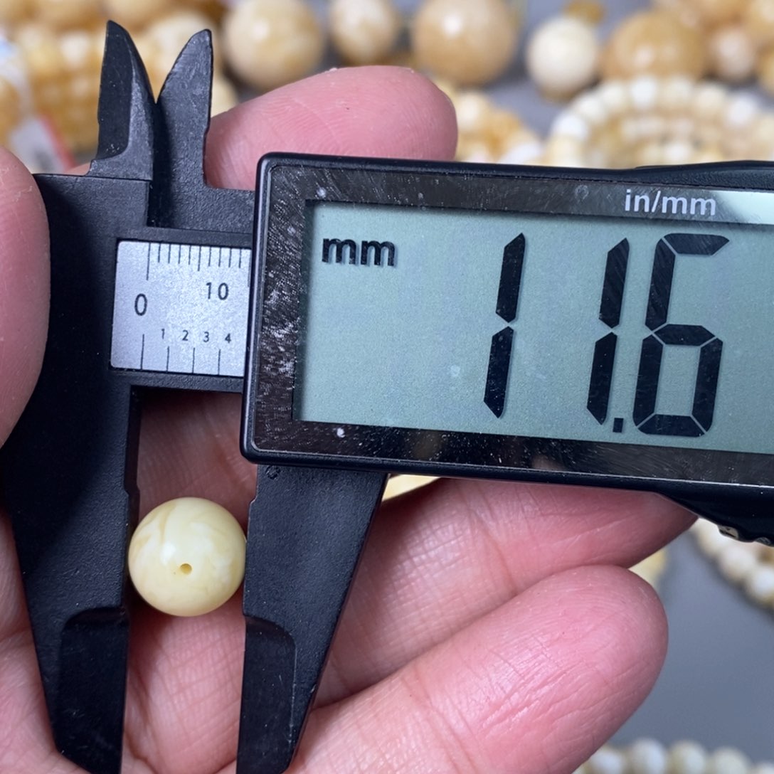 蜜蜡珠宝奇石未镶嵌有轻微花粉